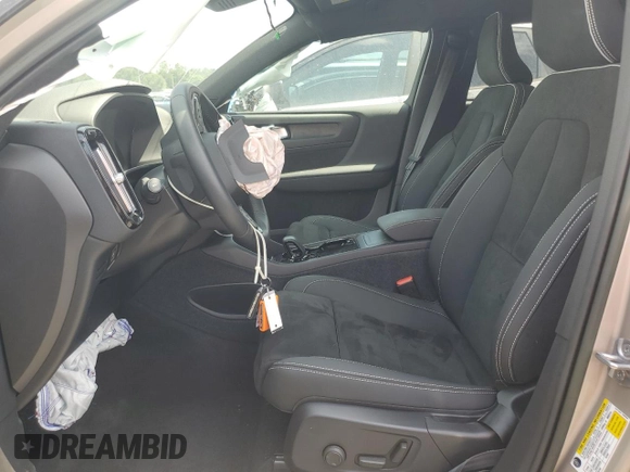 2023 Volvo XC40 Ultimate with VIN YV4ED3UM3P2013538, listed as a Copart auction lot 57995485 with 24,189 mi miles and Salvage title. Bid and sale history available at DreamBid. Image 7.