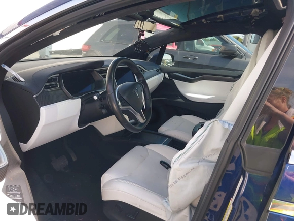 2017 Tesla Model X 90D z VIN 5YJXCDE23HF077126, wystawiony jako IAAI lot #42035067 z przebiegiem Nie podano mil oraz . Historia ofert i sprzedaży dostępna na DreamBid. Obrazek 5.
