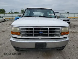 1996 Ford Bronco XL z VIN 1FMEU15N7TLB20204, wystawiony jako Copart lot #58887615 z przebiegiem 214 944 mil mil oraz Czysty tytuł • Clean title. Historia ofert i sprzedaży dostępna na DreamBid. Obrazek 5.