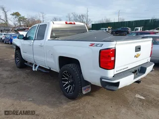 2018 Chevrolet Silverado 1500 LT with VIN 1GCVKREC7JZ264840, listed as a IAAI auction lot 41739510 with 70,377 mi miles. Bid and sale history available at carsss.com. Image 3.