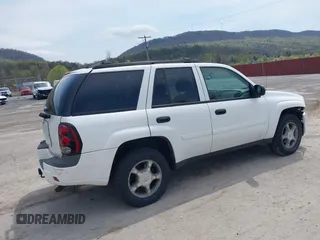 2007 Chevrolet TrailBlazer LS with VIN 1GNDT13S672207008, listed as a IAAI auction lot 42084492 with Not Provided miles and . Bid and sale history available at DreamBid. Image 4.