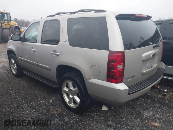 2008 Chevrolet Tahoe LTZ z VIN 1GNFK13068J226644, wystawiony jako IAAI lot #41803779 z przebiegiem 246 061 mil mil oraz . Historia ofert i sprzedaży dostępna na DreamBid. Obrazek 3.