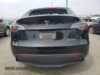 2023 Tesla Model Y Long Range z VIN 7SAYGDEE0PF869710, wystawiony jako Copart lot #52885365 z przebiegiem 13 919 mil mil oraz Szkoda całkowita • Salvage title. Historia ofert i sprzedaży dostępna na DreamBid. Obrazek 6.