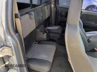 2008 GMC Canyon SLE1 z VIN 1GTDT19E088123694, wystawiony jako Copart lot #56679745 z przebiegiem 198 721 mil mil oraz Szkoda całkowita • Salvage title. Historia ofert i sprzedaży dostępna na DreamBid. Obrazek 10.