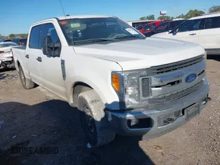 2019 Ford Super Duty F-250 SRW XL with VIN 1FT7W2A61KEG05954, listed as a IAAI auction lot 40849760 with 191,581 mi miles. Bid and sale history available at carsss.com. Image 1.