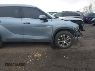 2022 Toyota Highlander XLE with VIN 5TDHZRBH6NS193727, listed as a IAAI auction lot 41841889 with 60,830 mi miles and . Bid and sale history available at DreamBid. Image 17.