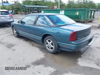 1997 Oldsmobile Cutlass Supreme S z VIN 1G3WH12M9VF317272, wystawiony jako IAAI lot #42346360 z przebiegiem 156 553 mil mil oraz . Historia ofert i sprzedaży dostępna na DreamBid. Obrazek 3.