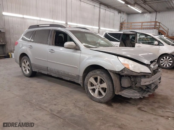 2013 Subaru Outback 2.5i Limited with VIN 4S4BRCKC4D3258819, listed as a IAAI auction lot 41367829 with 205,895 mi miles. Bid and sale history available at carsss.com. Image 1.