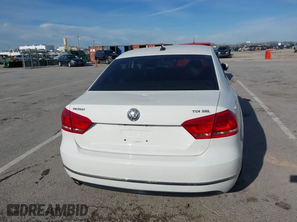2015 Volkswagen Passat 2.0L TDI SEL Premium with VIN 1VWCV7A32FC057871, listed as a IAAI auction lot 41833501 with 151,754 mi miles. Bid and sale history available at carsss.com. Image 16.