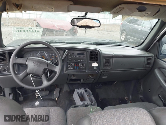 2004 Chevrolet Silverado 1500 Work Truck with VIN 1GCEC14X44Z335614, listed as a IAAI auction lot 41428046 with 201,735 mi miles. Bid and sale history available at carsss.com. Image 8.