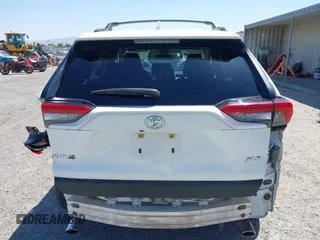 2019 Toyota RAV4 XLE with VIN JTMW1RFV9KD003246, listed as a IAAI auction lot 42115291 with 81,910 mi miles. Bid and sale history available at carsss.com. Image 17.