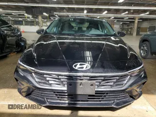 2025 Hyundai Elantra SEL Convenience z VIN KMHLS4DG1SU896015, wystawiony jako Copart lot #59768135 z przebiegiem 9 028 mil mil oraz Czysty tytuł • Clean title. Historia ofert i sprzedaży dostępna na DreamBid. Obrazek 5.