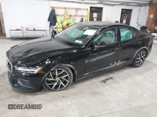 2020 Volvo S60 Momentum z VIN 7JRA22TK2LG037409, wystawiony jako IAAI lot #42201191 z przebiegiem 38 248 mil mil oraz . Historia ofert i sprzedaży dostępna na DreamBid. Obrazek 2.