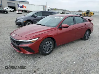 2024 Hyundai Elantra SEL z VIN KMHLM4DG2RU759461, wystawiony jako Copart lot #52479445 z przebiegiem 11 820 mil mil oraz Szkoda całkowita • Salvage title. Historia ofert i sprzedaży dostępna na DreamBid. Obrazek 1.