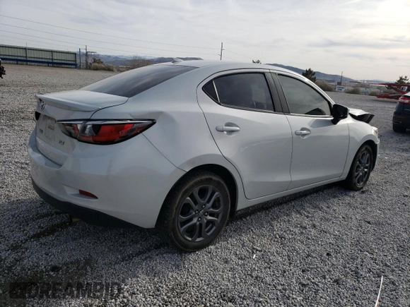 2019 Toyota Yaris L z VIN 3MYDLBYV3KY506033, wystawiony jako Copart lot #47498075 z przebiegiem 71 326 mil mil oraz Szkoda całkowita • Salvage title. Historia ofert i sprzedaży dostępna na DreamBid. Obrazek 3.