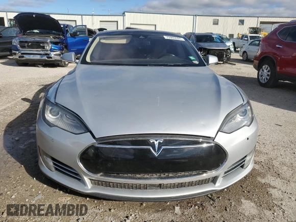 2015 Tesla Model S 85D with VIN 5YJSA1H2XFFP73196, listed as a Copart auction lot 75903524 with Not Provided miles and Salvage Title. Bid and sale history available at carsss.com. Image 5.