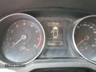 2018 Volkswagen Passat S z VIN 1VWAA7A32JC031105, wystawiony jako Copart lot #40646454 z przebiegiem 175 621 mil mil oraz Szkoda całkowita • Salvage title. Historia ofert i sprzedaży dostępna na DreamBid. Obrazek 9.
