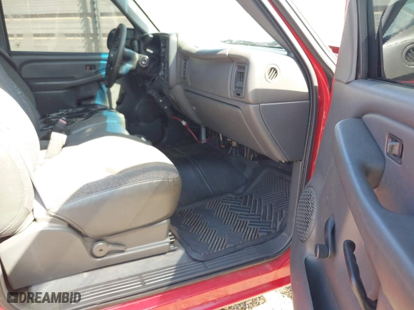 2006 Chevrolet Silverado 1500 Work Truck with VIN 3GCEC14X16G228037, listed as a IAAI auction lot 42061263 with 246,604 mi miles. Bid and sale history available at carsss.com. Image 5.