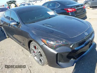 2021 Kia Stinger GT with VIN KNAE35LC4M6097199, listed as a IAAI auction lot 41884424 with 61,490 mi miles. Bid and sale history available at carsss.com. Image 1.