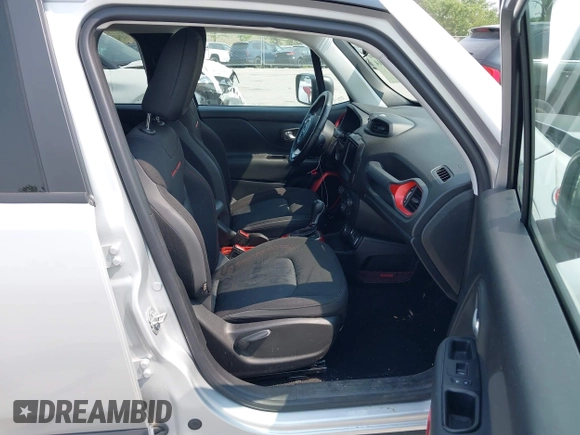 2018 Jeep Renegade Trailhawk z VIN ZACCJBCB6JPH86837, wystawiony jako IAAI lot #42394914 z przebiegiem 17 367 mil mil oraz . Historia ofert i sprzedaży dostępna na DreamBid. Obrazek 5.