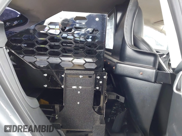 2014 Tesla Model S 60 with VIN 5YJSA1H16EFP32585, listed as a IAAI auction lot 42068925 with 119,561 mi miles and . Bid and sale history available at DreamBid. Image 8.