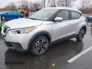2020 Nissan Kicks SV z VIN 3N1CP5CV0LL547650, wystawiony jako IAAI lot #41868073 z przebiegiem 37 942 mil mil oraz . Historia ofert i sprzedaży dostępna na DreamBid. Obrazek 2.