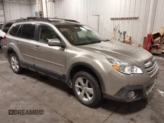 2014 Subaru Outback 2.5i Limited with VIN 4S4BRCLC3E3284330, listed as a IAAI auction lot 41631584 with 197,495 mi miles. Bid and sale history available at carsss.com. Image 1.