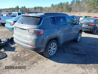 2024 Jeep Compass Latitude Lux z VIN 3C4NJDFN8RT602268, wystawiony jako IAAI lot #41449109 z przebiegiem 11 137 mil mil oraz . Historia ofert i sprzedaży dostępna na DreamBid. Obrazek 4.
