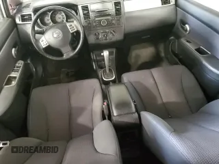 2007 Nissan Versa SL z VIN 3N1BC13E97L459864, wystawiony jako Copart lot #45786195 z przebiegiem Nie podano mil oraz Szkoda całkowita • Salvage title. Historia ofert i sprzedaży dostępna na DreamBid. Obrazek 8.