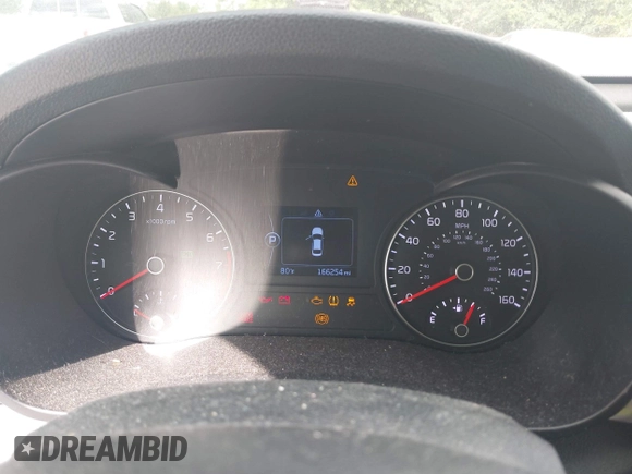 2017 Kia Optima LX z VIN 5XXGT4L32HG161091, wystawiony jako IAAI lot #42266149 z przebiegiem 166 254 mil mil oraz . Historia ofert i sprzedaży dostępna na DreamBid. Obrazek 7.
