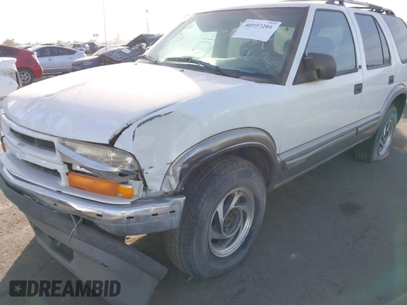2000 Chevrolet Blazer LT z VIN 1GNDT13W6Y2383741, wystawiony jako IAAI lot #40957201 z przebiegiem 215 604 mil mil oraz . Historia ofert i sprzedaży dostępna na DreamBid. Obrazek 6.