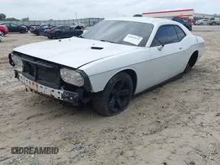 2013 Dodge Challenger SXT с VIN 2C3CDYAG0DH607372, выставлен на аукционе IAAI как лот 42819112 с пробегом 223 376 миль миль и . История ставок и продаж доступна на DreamBid. Изображение 2.