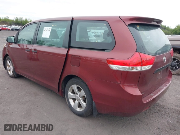 2014 Toyota Sienna L z VIN 5TDZK3DC2ES505680, wystawiony jako IAAI lot #42307763 z przebiegiem 170 628 mil mil oraz . Historia ofert i sprzedaży dostępna na DreamBid. Obrazek 3.