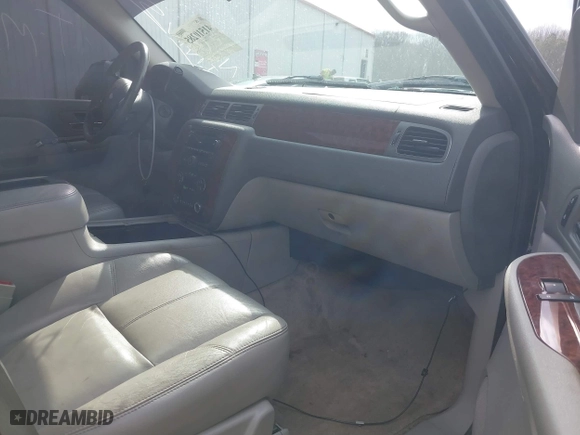 2007 Chevrolet Suburban LTZ with VIN 3GNFC16077G223650, listed as a IAAI auction lot 41510285 with 1 mi miles. Bid and sale history available at carsss.com. Image 5.