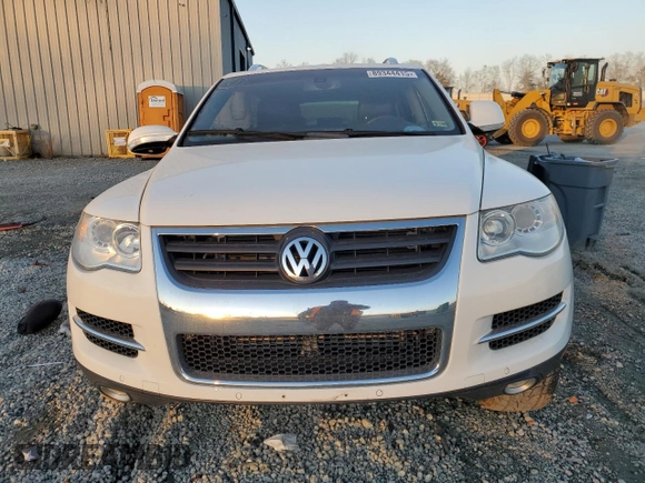 2009 Volkswagen Touareg VR6 z VIN WVGBE77L79D017480, wystawiony jako Copart lot #89344415 z przebiegiem 54 232 mil mil oraz Szkoda całkowita • Salvage title. Historia ofert i sprzedaży dostępna na DreamBid. Obrazek 5.