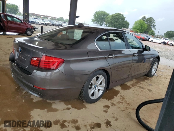 2013 BMW 5 Series 528i xDrive z VIN WBAXH5C57DD112057, wystawiony jako Copart lot #56387035 z przebiegiem Nie podano mil oraz Czysty tytuł • Clean title. Historia ofert i sprzedaży dostępna na DreamBid. Obrazek 3.