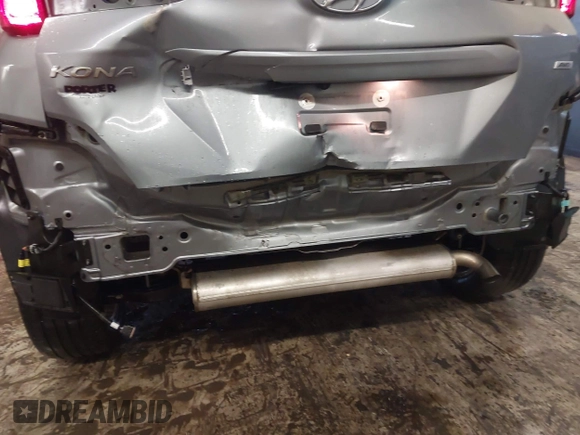 2020 Hyundai Kona SEL with VIN KM8K2CAA3LU402888, listed as a IAAI auction lot 41476463 with 29,533 mi miles. Bid and sale history available at carsss.com. Image 6.