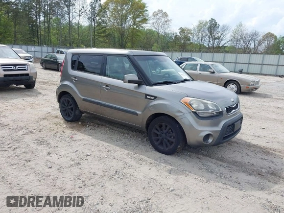 2013 Kia Soul with VIN KNDJT2A52D7595996, listed as a IAAI auction lot 41974905 with 138,953 mi miles. Bid and sale history available at carsss.com. Image 1.