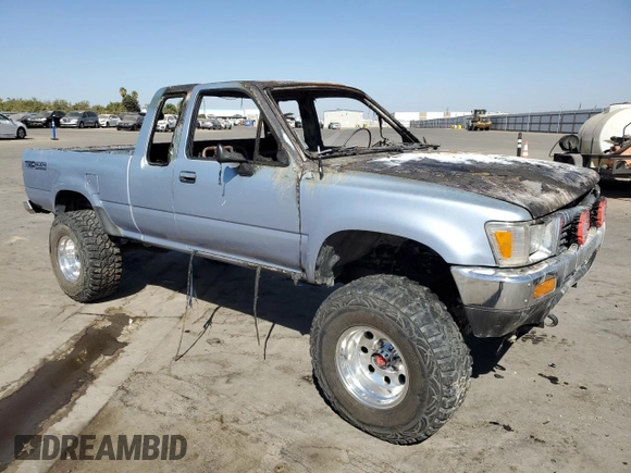 1991 Toyota Pickup DLX z VIN JT4VN13D7M5045456, wystawiony jako Copart lot #77028624 z przebiegiem Nie podano mil oraz Nie do naprawy • Non repairable. Historia ofert i sprzedaży dostępna na DreamBid. Obrazek 4.