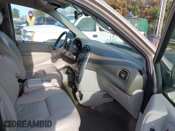 2005 Chrysler Town & Country Touring with VIN 2C4GP54L15R131849, listed as a IAAI auction lot 41933389 with 276,344 mi miles. Bid and sale history available at carsss.com. Image 5.