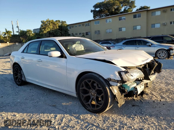 2017 Chrysler 300 S Alloy Edition with VIN 2C3CCABG1HH506601, listed as a Copart auction lot 82801734 with 77,292 mi miles and Salvage Title. Bid and sale history available at DreamBid. Image 4.