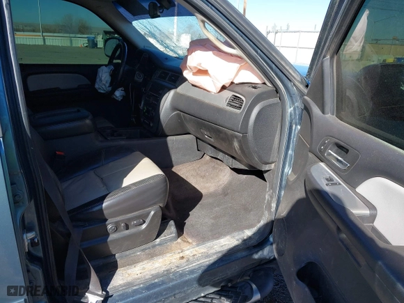 2008 Chevrolet Avalanche LS with VIN 3GNFK12308G226636, listed as a IAAI auction lot 41392242 with 276,774 mi miles. Bid and sale history available at carsss.com. Image 5.