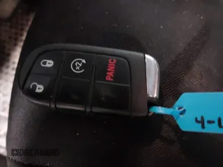 2020 Jeep Renegade Latitude z VIN ZACNJBBBXLPL52737, wystawiony jako IAAI lot #42083158 z przebiegiem 125 715 mil mil oraz . Historia ofert i sprzedaży dostępna na DreamBid. Obrazek 11.