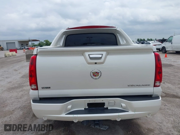 2010 Cadillac Escalade EXT z VIN 3GYVKLEF4AG171775, wystawiony jako IAAI lot #42413511 z przebiegiem Nie podano mil oraz . Historia ofert i sprzedaży dostępna na DreamBid. Obrazek 16.