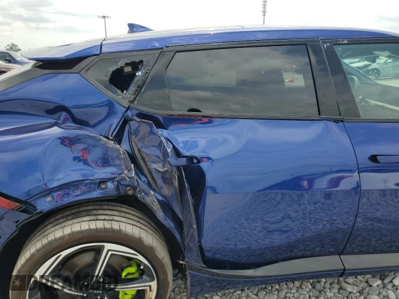 2024 Kia EV6 GT z VIN KNDC5DLE9R5219763, wystawiony jako Copart lot #50449205 z przebiegiem 360 mil mil oraz Szkoda całkowita • Salvage title. Historia ofert i sprzedaży dostępna na DreamBid. Obrazek 12.