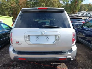 2008 Honda Pilot SE with VIN 5FNYF28338B030585, listed as a IAAI auction lot 40740293 with 210,626 mi miles. Bid and sale history available at carsss.com. Image 16.