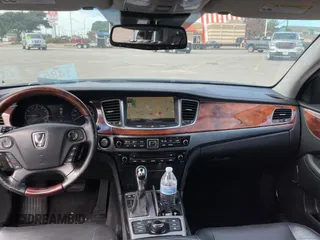 2016 Hyundai Equus Signature z VIN KMHGH4JHXGU101564, wystawiony jako Copart lot #71832393 z przebiegiem 102 830 mil mil oraz . Historia ofert i sprzedaży dostępna na DreamBid. Obrazek 9.