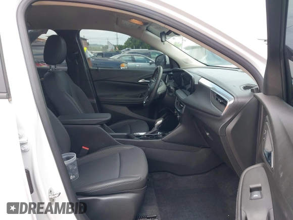 2024 Buick Encore GX Preferred z VIN KL4AMCSL0RB167004, wystawiony jako IAAI lot #42526814 z przebiegiem 19 146 mil mil oraz . Historia ofert i sprzedaży dostępna na DreamBid. Obrazek 5.