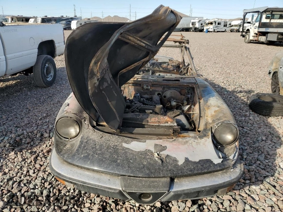 1988 Alfa Romeo Spider z VIN ZARBA5585J1058172, wystawiony jako Copart lot #79445664 z przebiegiem Nie podano mil oraz Nie do naprawy • Non repairable. Historia ofert i sprzedaży dostępna na DreamBid. Obrazek 5.