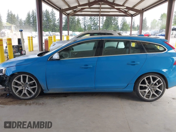 2015 Volvo V60 z VIN YV1902SS5F1222807, wystawiony jako IAAI lot #42202936 z przebiegiem 89 525 mil mil oraz . Historia ofert i sprzedaży dostępna na DreamBid. Obrazek 15.